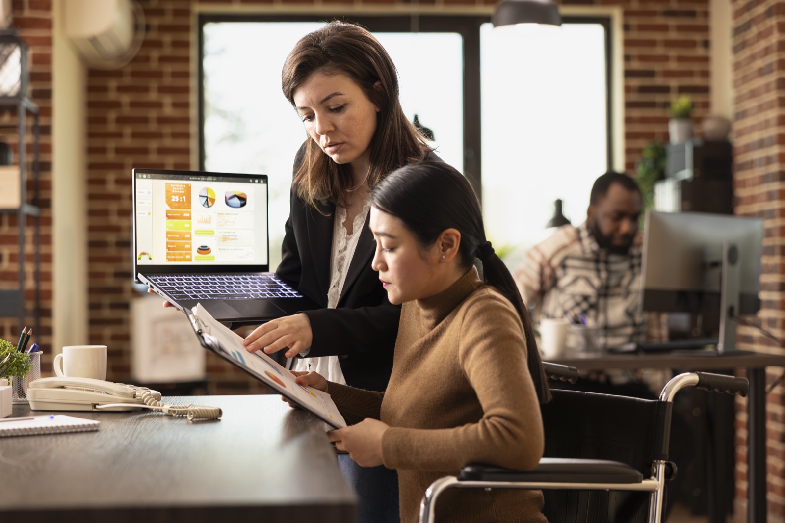 Agência de marketing, equipe interna ou freelancer: o que faz sentido para o seu momento